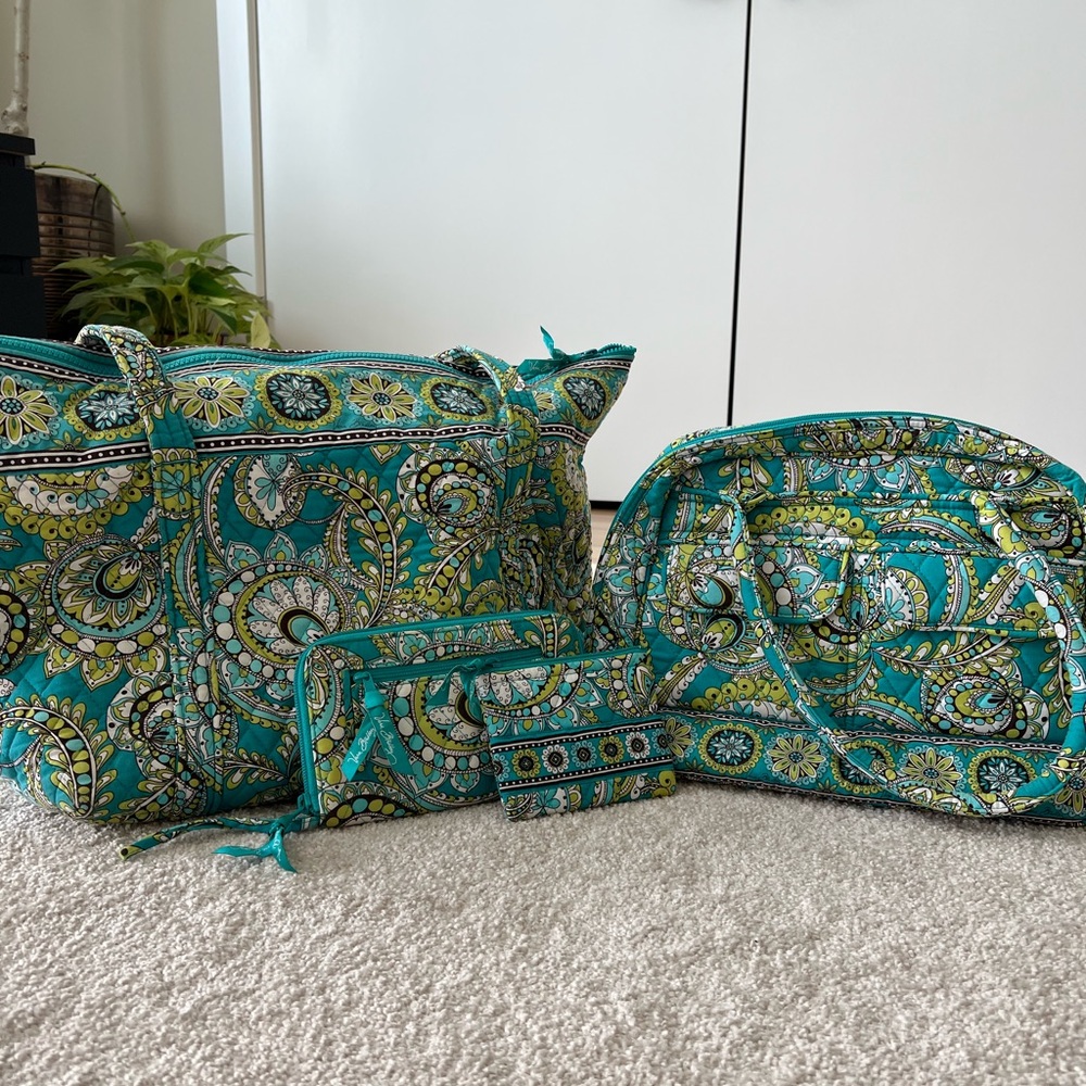 VERA BRADLEY LOT! PEACOCK pattern includes tote, purse, wallet & coin purse!!